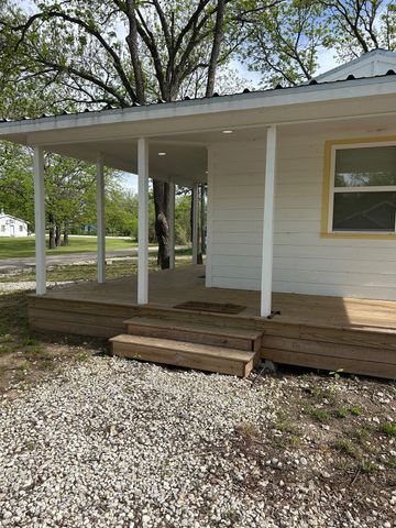 414 N N Avenue F, Clifton, TX 76634