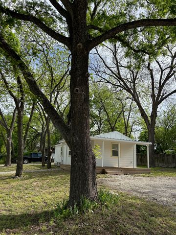 414 N N Avenue F, Clifton, TX 76634