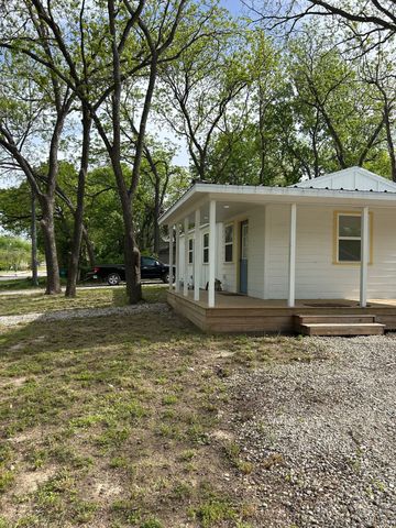 414 N N Avenue F, Clifton, TX 76634