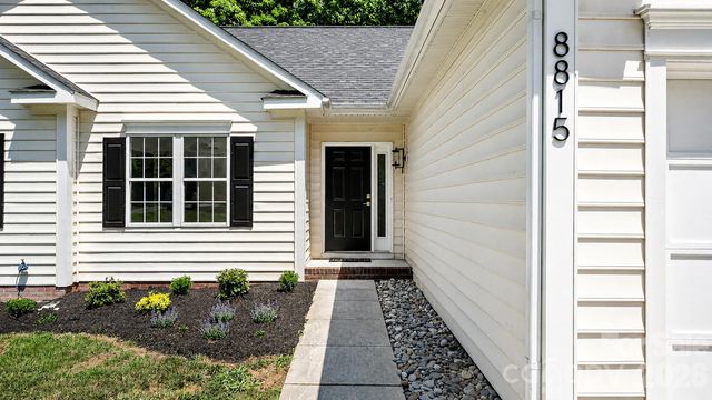 8815 Burnt Umber Drive, Charlotte, NC 28215