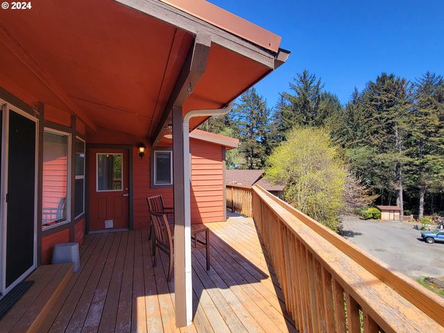 19921 WHALESHEAD Rd M1, Brookings, OR 97415