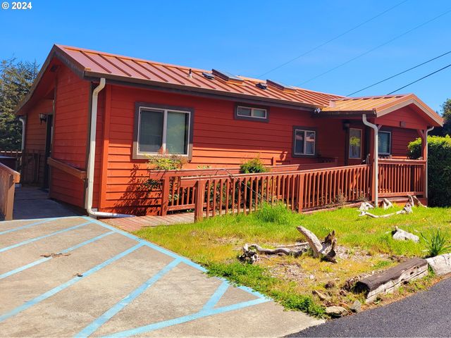 19921 WHALESHEAD Rd M1, Brookings, OR 97415