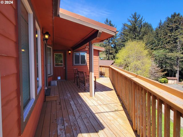 19921 WHALESHEAD Rd M1, Brookings, OR 97415