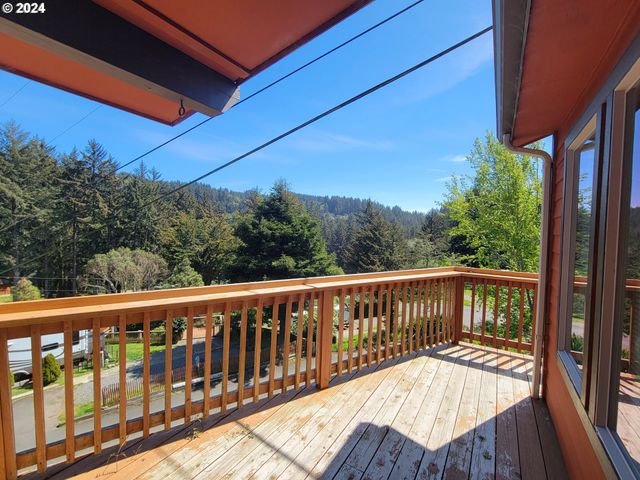 19921 WHALESHEAD Rd M1, Brookings, OR 97415