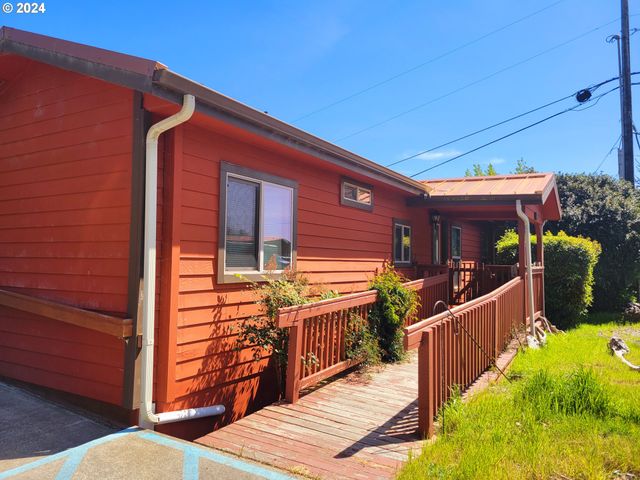 19921 WHALESHEAD Rd M1, Brookings, OR 97415
