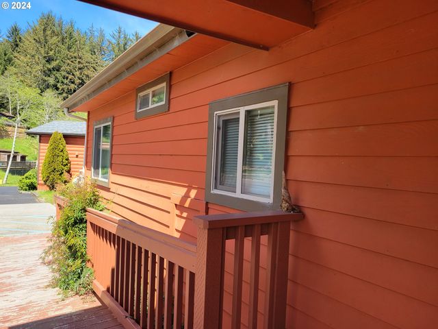 19921 WHALESHEAD Rd M1, Brookings, OR 97415