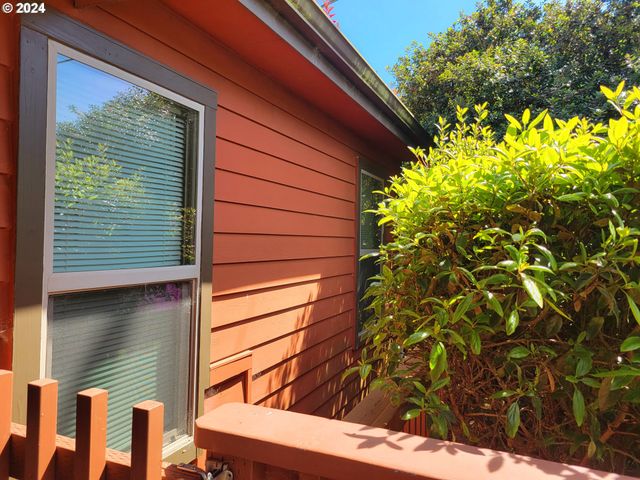 19921 WHALESHEAD Rd M1, Brookings, OR 97415