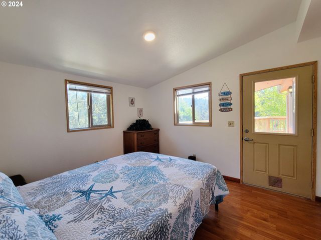 19921 WHALESHEAD Rd M1, Brookings, OR 97415