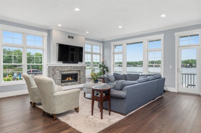 1573 S Crooked Lake Drive, Kalamazoo, MI 49009