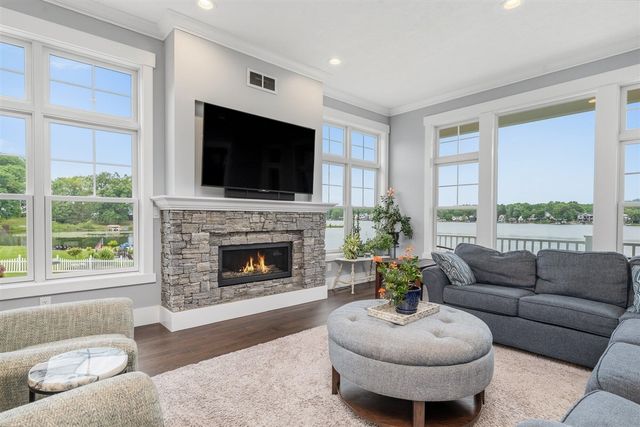 1573 S Crooked Lake Drive, Kalamazoo, MI 49009