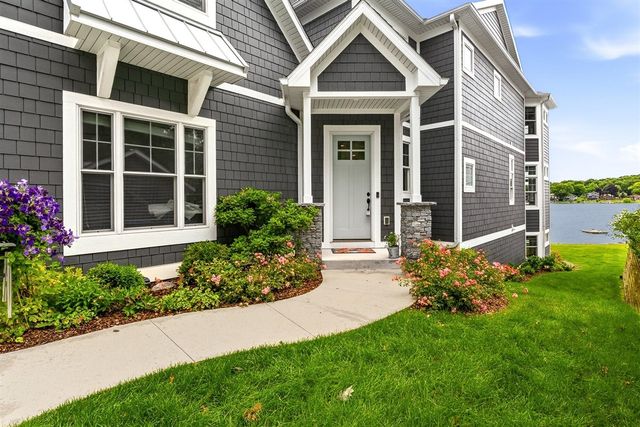 1573 S Crooked Lake Drive, Kalamazoo, MI 49009