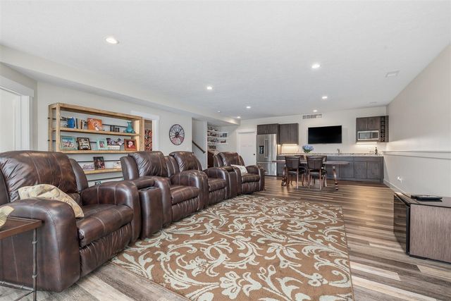1573 S Crooked Lake Drive, Kalamazoo, MI 49009