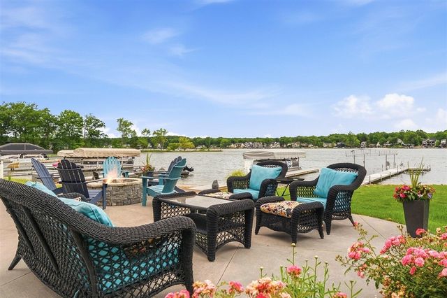 1573 S Crooked Lake Drive, Kalamazoo, MI 49009