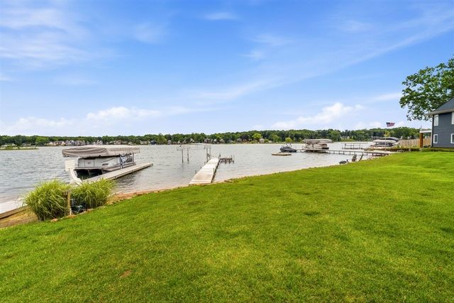 1573 S Crooked Lake Drive, Kalamazoo, MI 49009