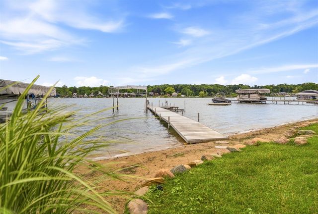 1573 S Crooked Lake Drive, Kalamazoo, MI 49009