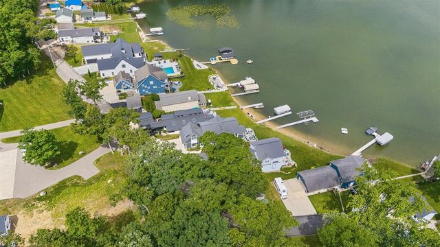 1573 S Crooked Lake Drive, Kalamazoo, MI 49009