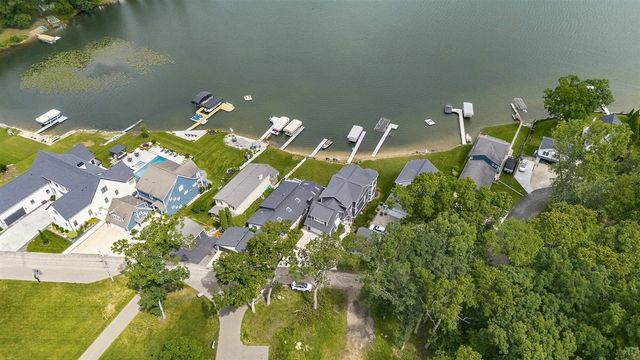 1573 S Crooked Lake Drive, Kalamazoo, MI 49009