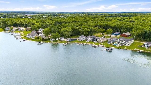 1573 S Crooked Lake Drive, Kalamazoo, MI 49009