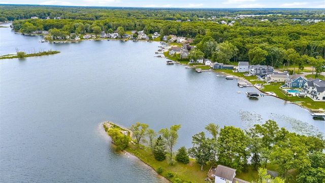 1573 S Crooked Lake Drive, Kalamazoo, MI 49009