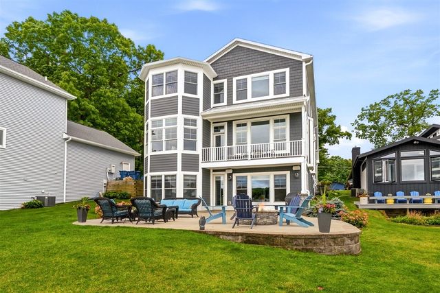 1573 S Crooked Lake Drive, Kalamazoo, MI 49009