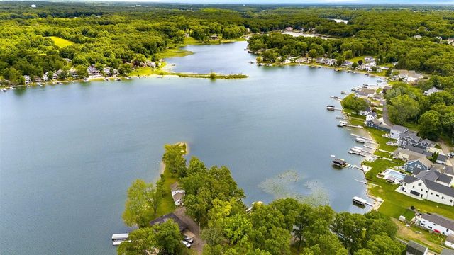 1573 S Crooked Lake Drive, Kalamazoo, MI 49009
