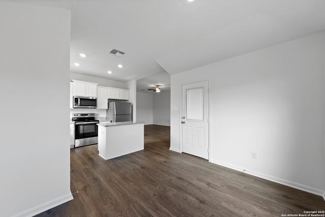 16162 Farmer, Lytle, TX 78052