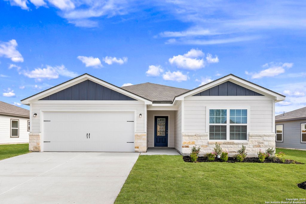 16162 Farmer, Lytle, TX 78052