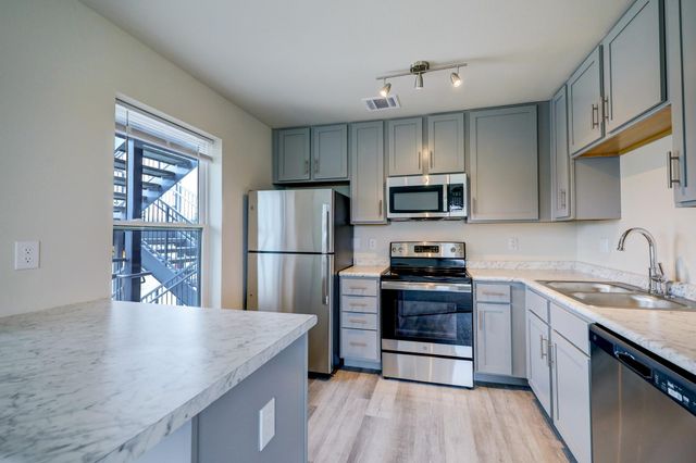 155 Plez Morgan Drive 6C, Montgomery, TX 77356