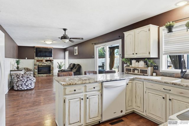 1404 Durham Drive, Papillion, NE 68133