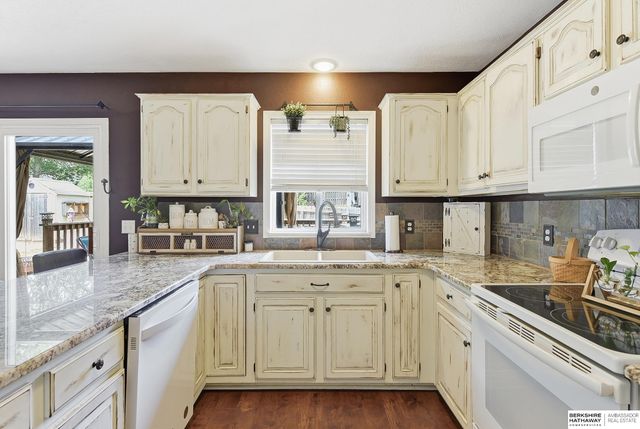1404 Durham Drive, Papillion, NE 68133