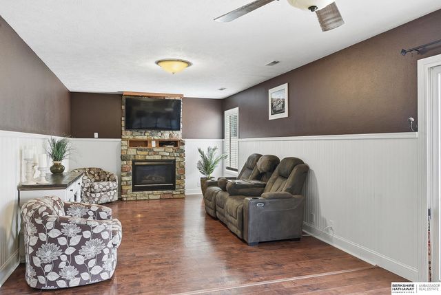 1404 Durham Drive, Papillion, NE 68133