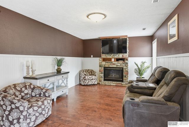 1404 Durham Drive, Papillion, NE 68133