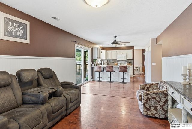1404 Durham Drive, Papillion, NE 68133