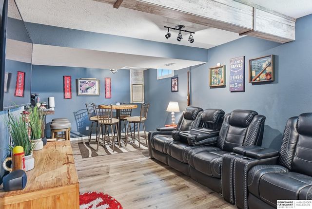1404 Durham Drive, Papillion, NE 68133