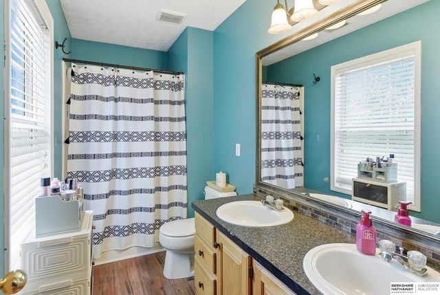 1404 Durham Drive, Papillion, NE 68133