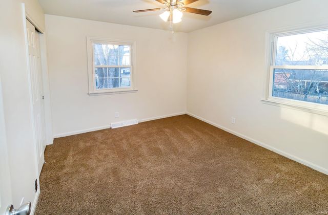 8300 Oak Drive, Newburgh, IN 47630