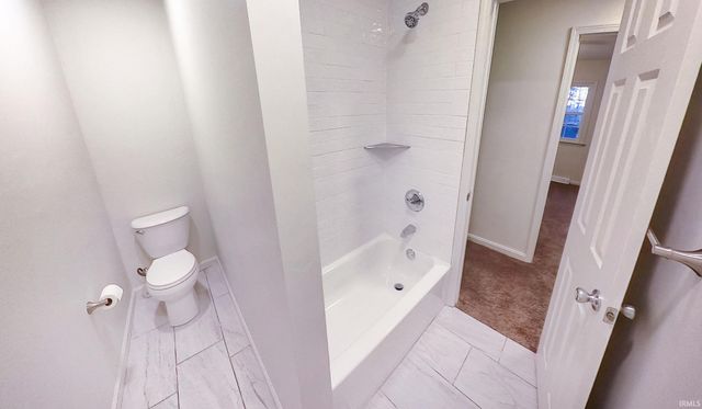 8300 Oak Drive, Newburgh, IN 47630