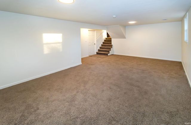 8300 Oak Drive, Newburgh, IN 47630