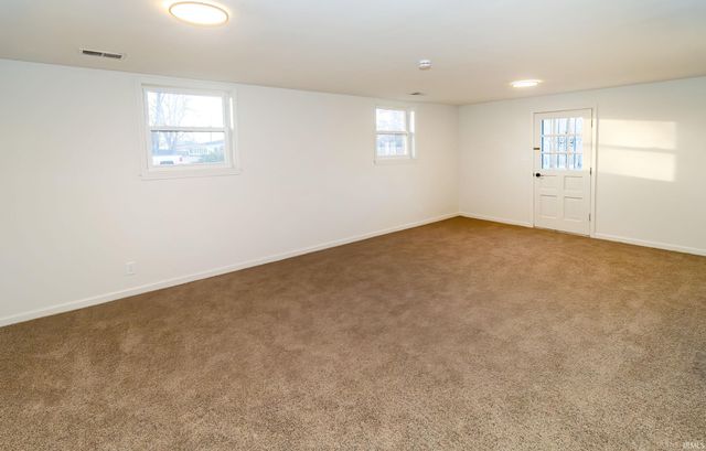 8300 Oak Drive, Newburgh, IN 47630