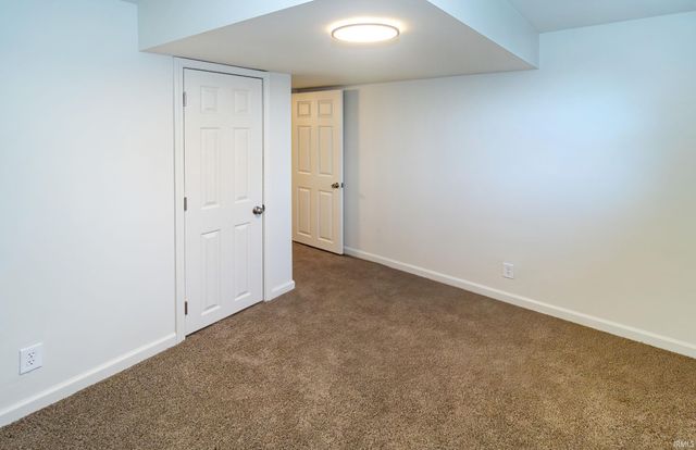 8300 Oak Drive, Newburgh, IN 47630