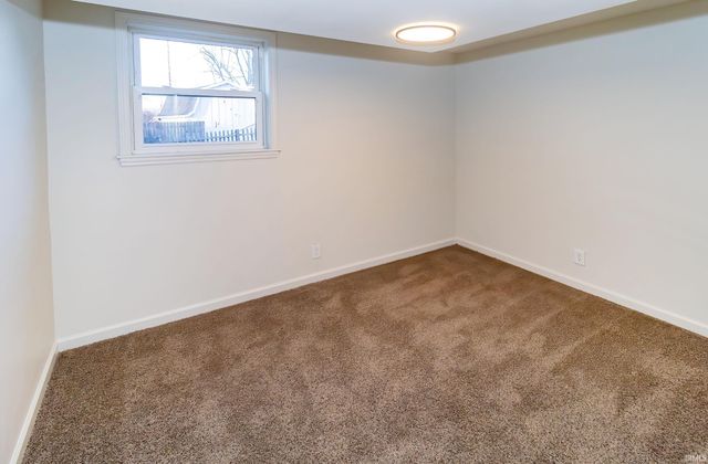 8300 Oak Drive, Newburgh, IN 47630