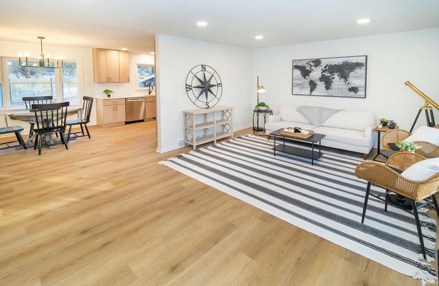 8300 Oak Drive, Newburgh, IN 47630