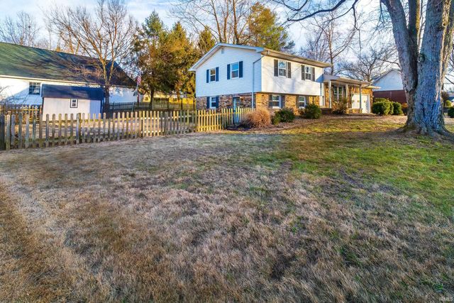 8300 Oak Drive, Newburgh, IN 47630