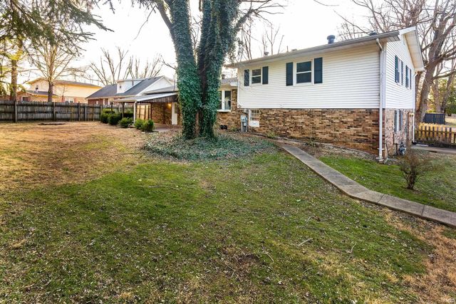 8300 Oak Drive, Newburgh, IN 47630