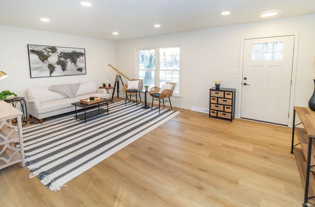 8300 Oak Drive, Newburgh, IN 47630