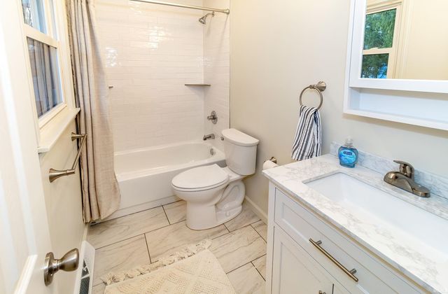 8300 Oak Drive, Newburgh, IN 47630