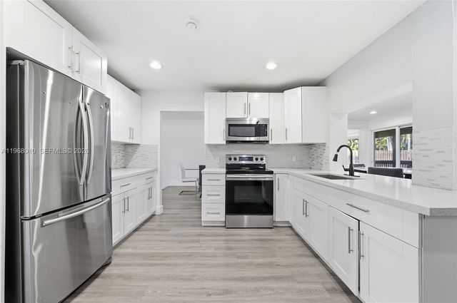 8555 NW 25th Pl, Coral Springs, FL 33065