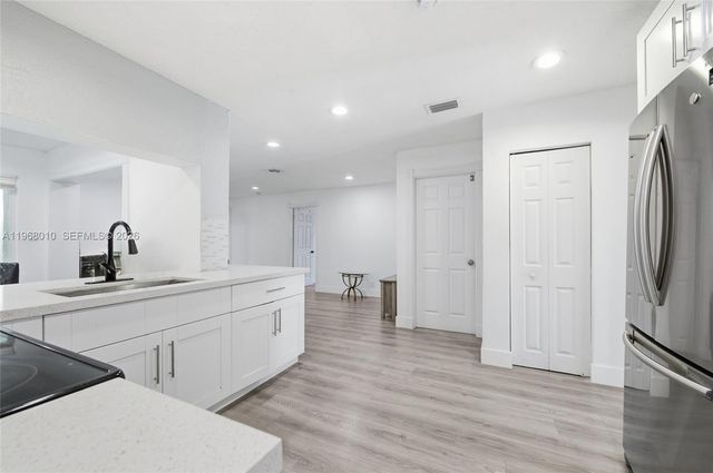 8555 NW 25th Pl, Coral Springs, FL 33065