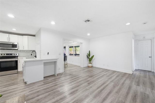 8555 NW 25th Pl, Coral Springs, FL 33065