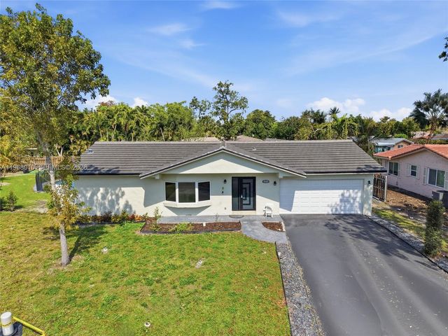 8555 NW 25th Pl, Coral Springs, FL 33065